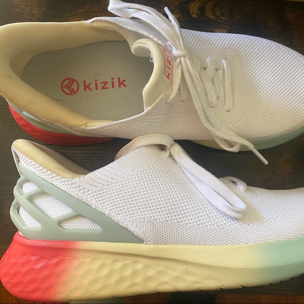Womens/ mens a slip on kizik sneakers